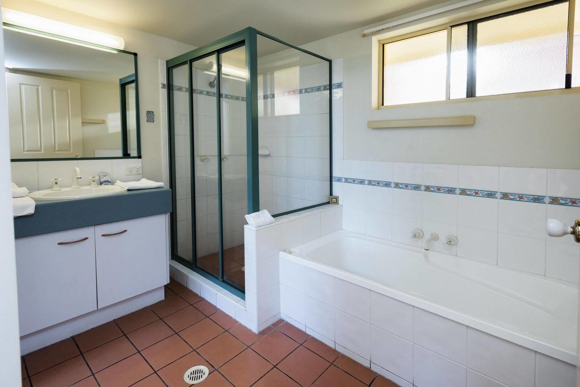 Alexander Beachfront Apartments Hervey Bay Ngoại thất bức ảnh
