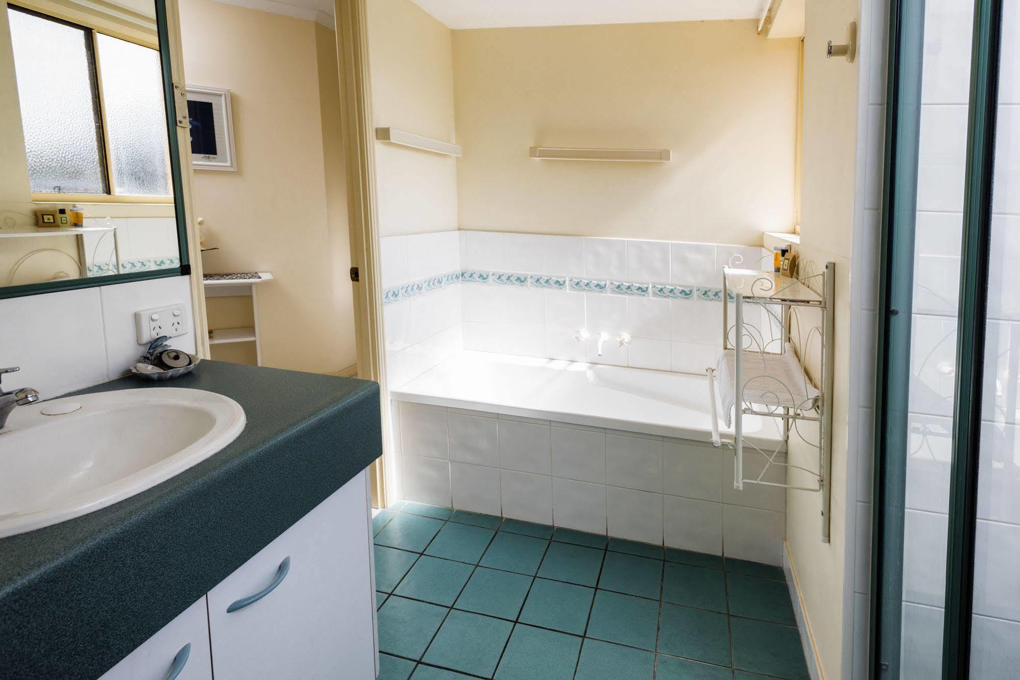 Alexander Beachfront Apartments Hervey Bay Ngoại thất bức ảnh