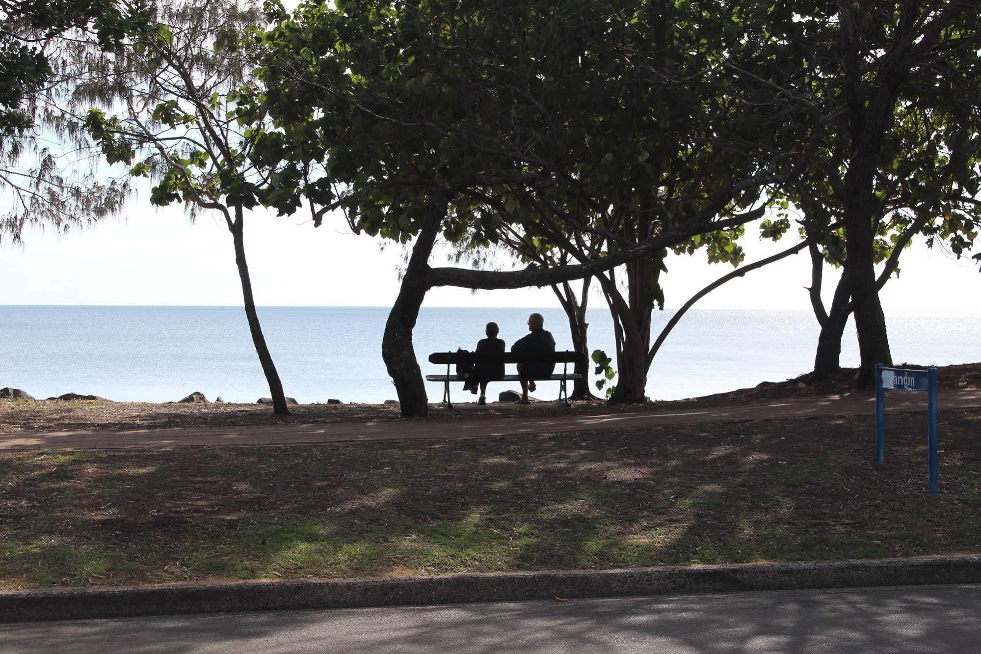 Alexander Beachfront Apartments Hervey Bay Ngoại thất bức ảnh